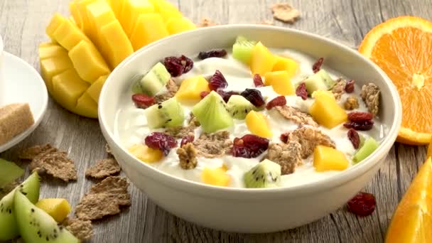 Close Fruits Yogurt Corn Flakes — Stock Video