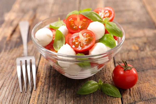 Pomidor Piłka Mozzarella Bazylia — Zdjęcie stockowe