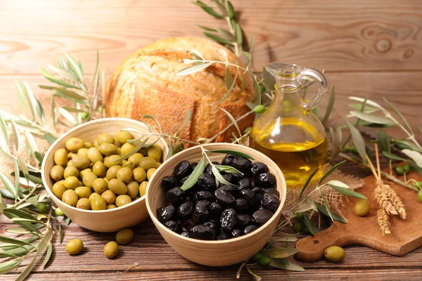 Green Black Olive Bread — Stock Photo, Image