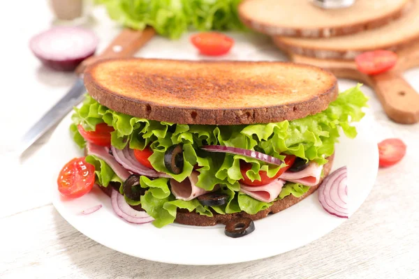 Sandwich Met Sla Tomaten Ham Schijfjes — Stockfoto