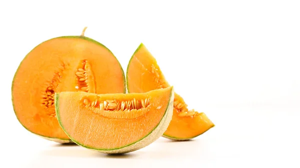 Meloen Plakjes Geïsoleerd Witte Achtergrond — Stockfoto
