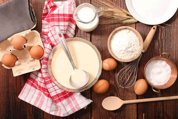 Pfannkuchen Oder Crêpe Mit Zutat Kochen — Stockfoto
