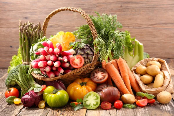 Selección Frutas Hortalizas Sobre Fondo Madera —  Fotos de Stock