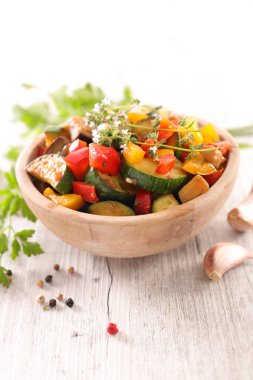 biberiye ile ızgara sebze, ratatouille