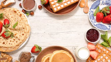 krep, krep ve meyve ile waffle