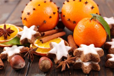 zencefilli kurabiye, portakal ve karanfil, baharat ve fındık ile kış baharat çeşitleri