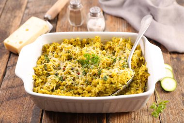 kabak, peynir ve baharat ile pişmiş pirinç