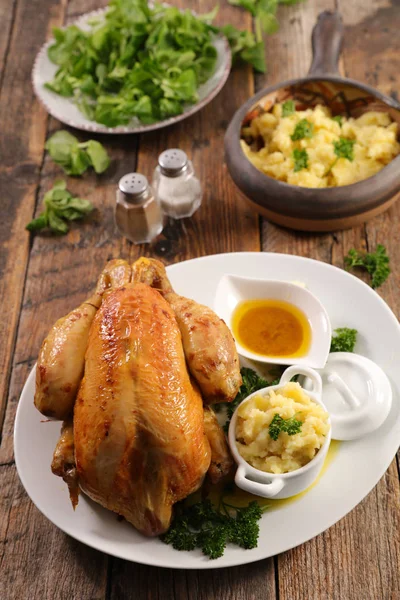 Pieczony Kurczak Puree Ziemniaczanym Sosem — Zdjęcie stockowe