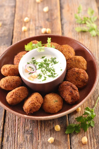 Falafel Avec Sauce Yaourt Herbes — Photo