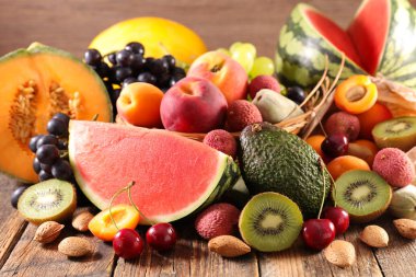 taze meyve ile hasır sepet