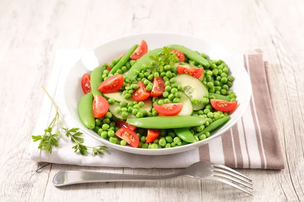 Ensalada Guisante Verde Frijol Pepino Tomate —  Fotos de Stock