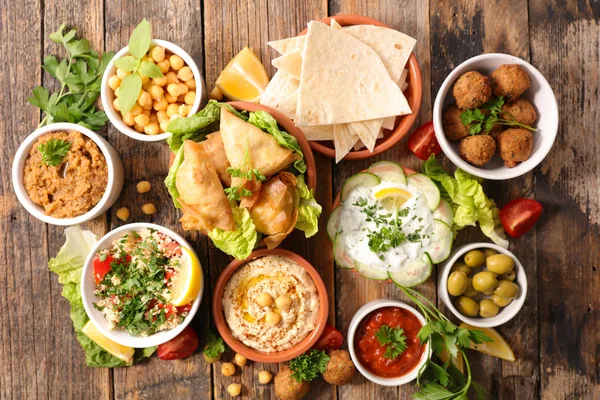 Válogatott Libanoni Étel Hummus Falafel Pita Kenyér Padlizsán Kaviár Samossa — Stock Fotó