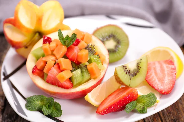 Salade Fruits Mélangés Avec Pomme Mangue Fruits Baies — Photo
