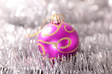 çelenk ve bauble ile noel süs dekorasyon