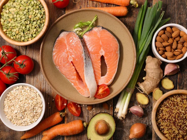 Auswahl Nahrungsmitteln Lachs Gemüse Und Hülsenfrüchte — Stockfoto