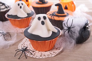 cadılar bayramı şekerleme- kek ve şeker dekorasyon