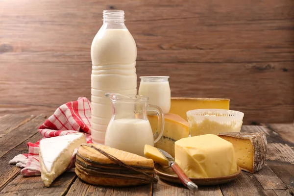 Produkty Mleczarskie Ser Jogurt Śmietana Mleko Masło — Zdjęcie stockowe