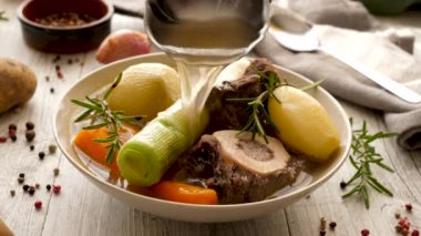 Sebze ve sebzeli biftek yahnisi.