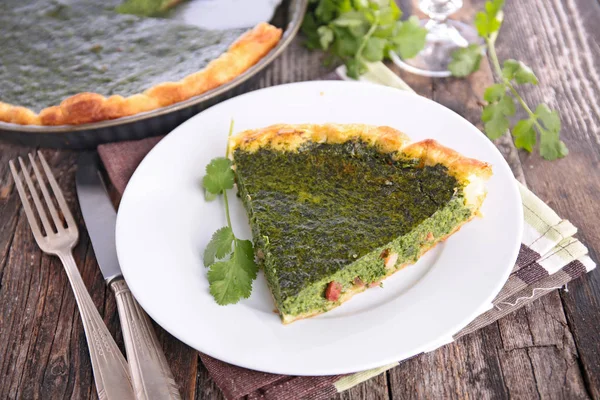 Tarta Espinacas Con Tocino Crema —  Fotos de Stock