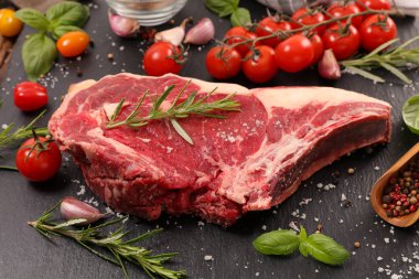 sığır kaburgası, çiğ et ve malzeme.