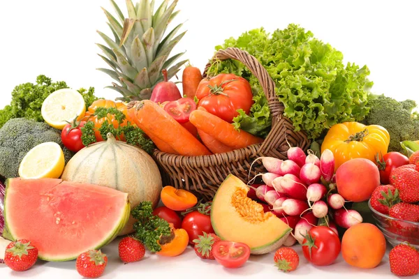 Assortiment Fruits Légumes Dans Panier Osier — Photo