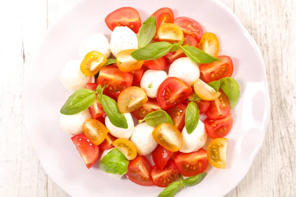 Salade Tomates Avec Mozzarella Basilic — Photo