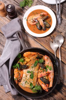 Bouillabaisse soslu balık.