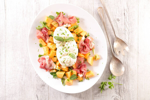 melon salad with mozzarella and prosciutto ham