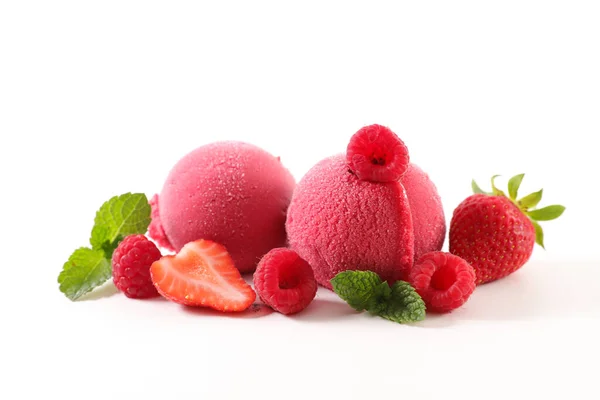 Ahududu Çilekli Meyveli Dondurma — Stok fotoğraf