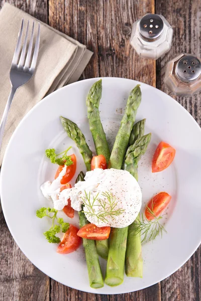 Asparagus Poached Egg Tomato Plate — Stock Photo, Image