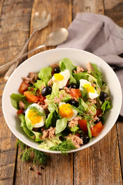 Vegetable Salad Egg Tomato Tuna Olive — Stock Photo, Image