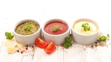 Soslu ketçap, domates sosu, mayonez, aioli, pesto.