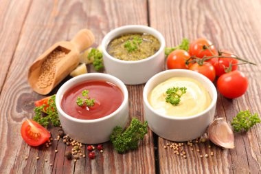 Soslu ketçap, domates sosu, mayonez, aioli, pesto.