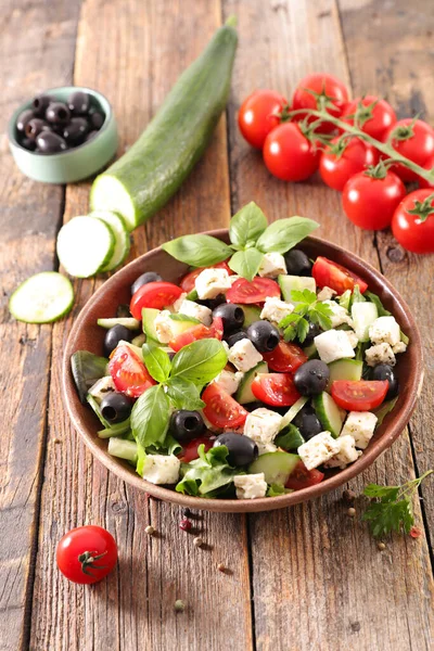 Ensalada Verduras Con Feta Pepino Tomate Aceituna — Foto de Stock