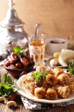 Doğulu tatlı ve nane çayı karışımı.