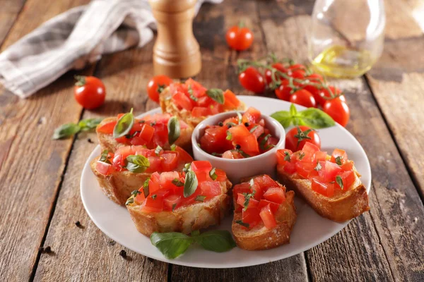 Bruschettas Tomato Basil — Stock Photo, Image