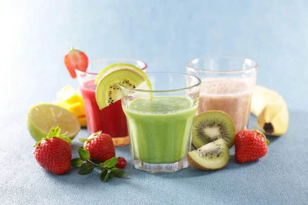 Frugtsaft Smoothie Glas Med Frisk Frugt - Stock-foto