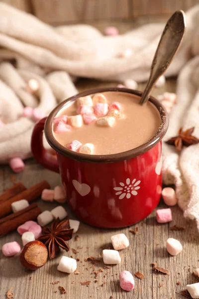 Heiße Milch Mit Schokokakao Und Marshmalow — Stockfoto