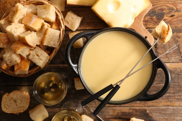 Traditional French Cheese Fondue Bread — Stock Photo, Image