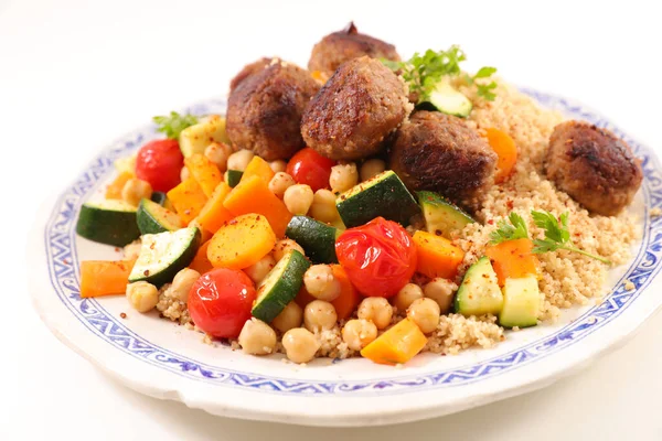 Couscous Med Grönsaker Och Köttbullar Plattan — Stockfoto