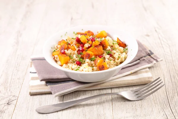 Ensalada Quinua Con Granada Calabaza — Foto de Stock