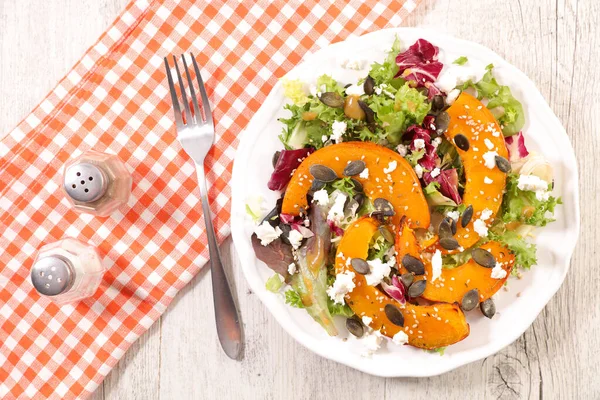 Pompoen Sla Kaas Gemengde Salade Met Zaden — Stockfoto