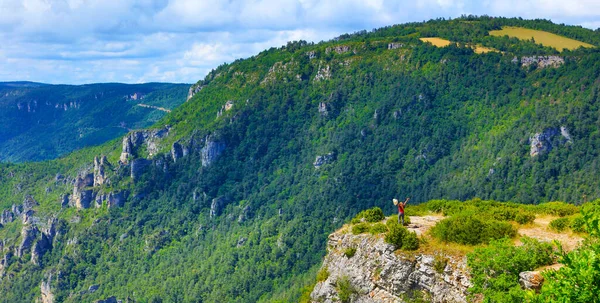 Fransa Daki Gorges Tarn Manzarası Kadın Dağ Yürüyüşü — Stok fotoğraf