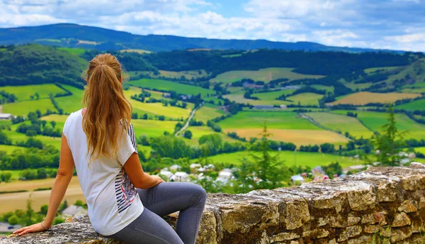 Frau Frankreich Unterwegs Schöne Ländliche Landschaft Aveyron — Stockfoto