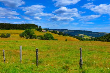 Fransa kırsalında manzara kanalı