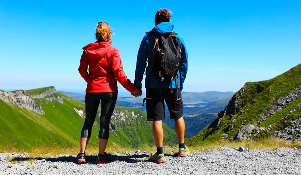 Hikers Couple Backpack Standing Top Mountain Enjoying Mountain Panorama — Stock Photo, Image