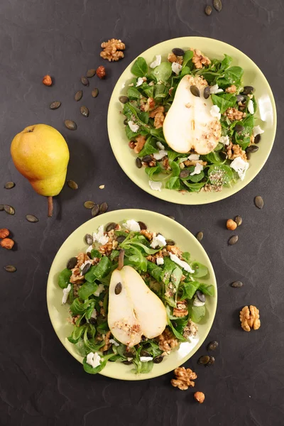 Gemengde Groentesalade Met Sla Walnoot Kaas Peer — Stockfoto