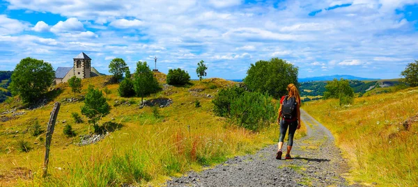 Žena Pěší Turistika Silnici Francii — Stock fotografie