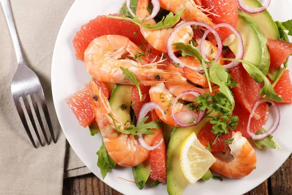 Insalata Gamberetti Con Pompelmo Avocado Basilico — Foto Stock