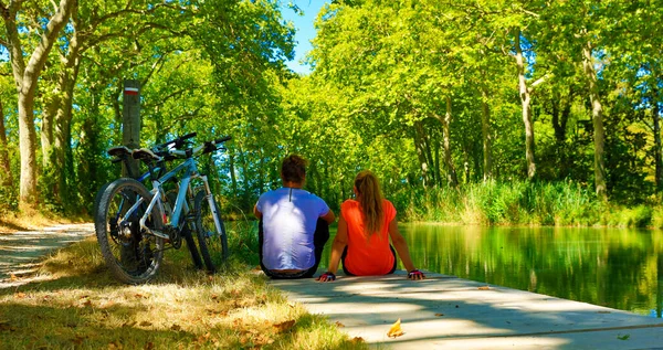 カナル フランスに座っている自転車とカナル ミディ — ストック写真